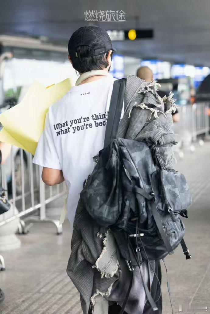 孙楠披哥唱你快回来披荆斩棘初舞台大招来袭，孙楠带来金曲《你快回来》全开麦现场。不