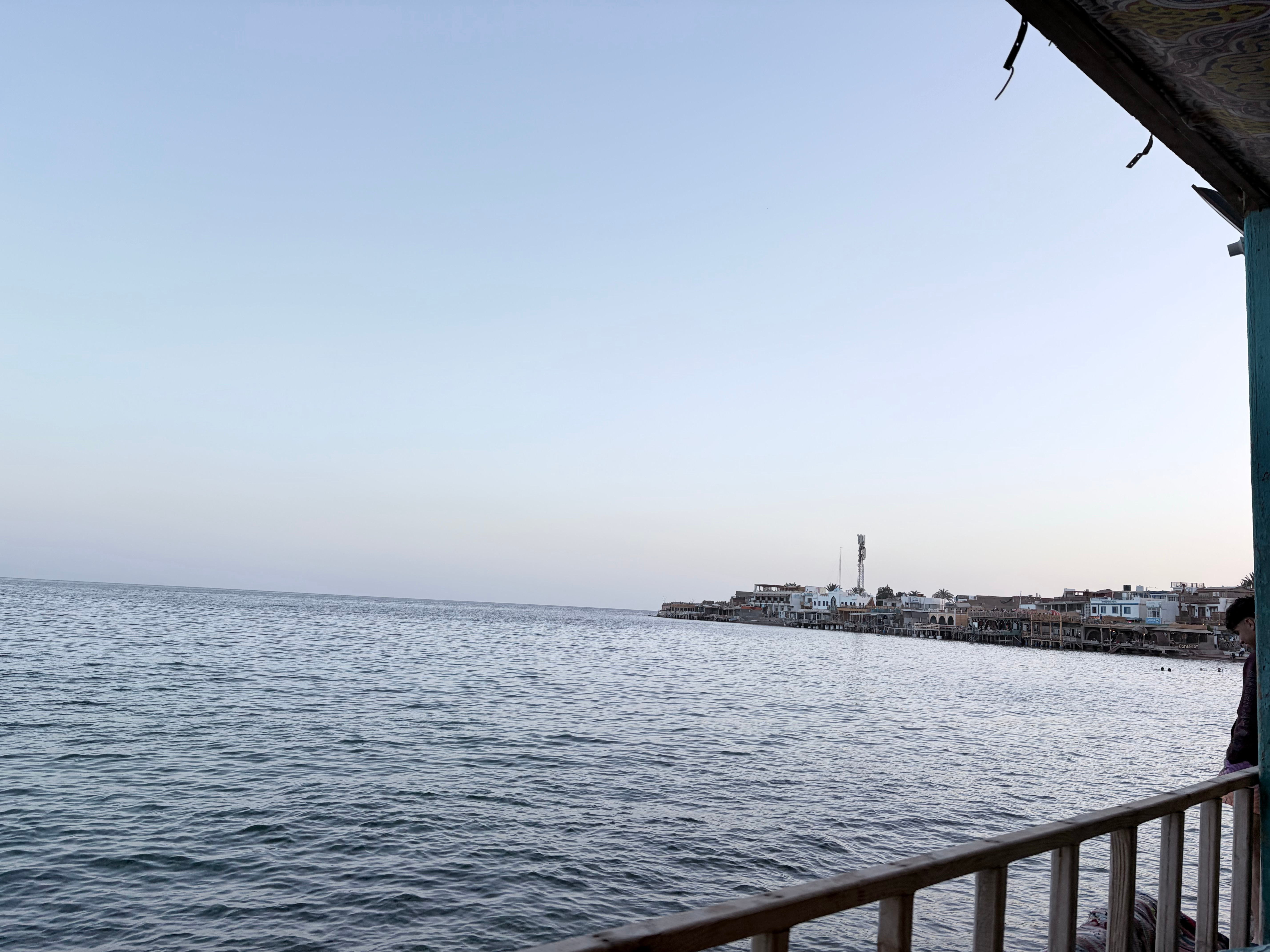 海边餐厅吃晚饭还是有点子惬意的 