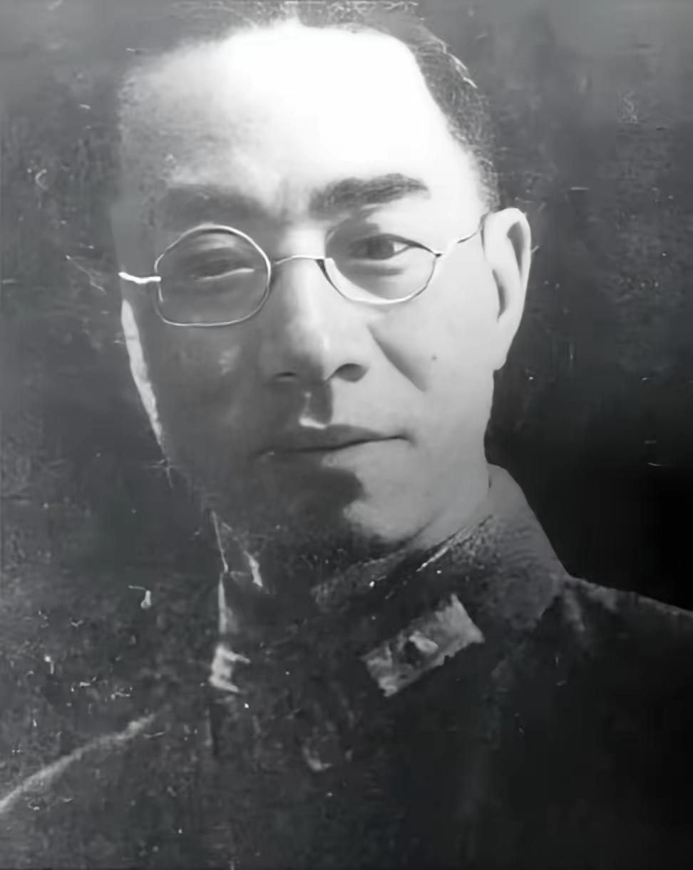 1949年毛人凤下死令炸毁北平，新任特务站长假意遵命，转头献上7000亿金库与3