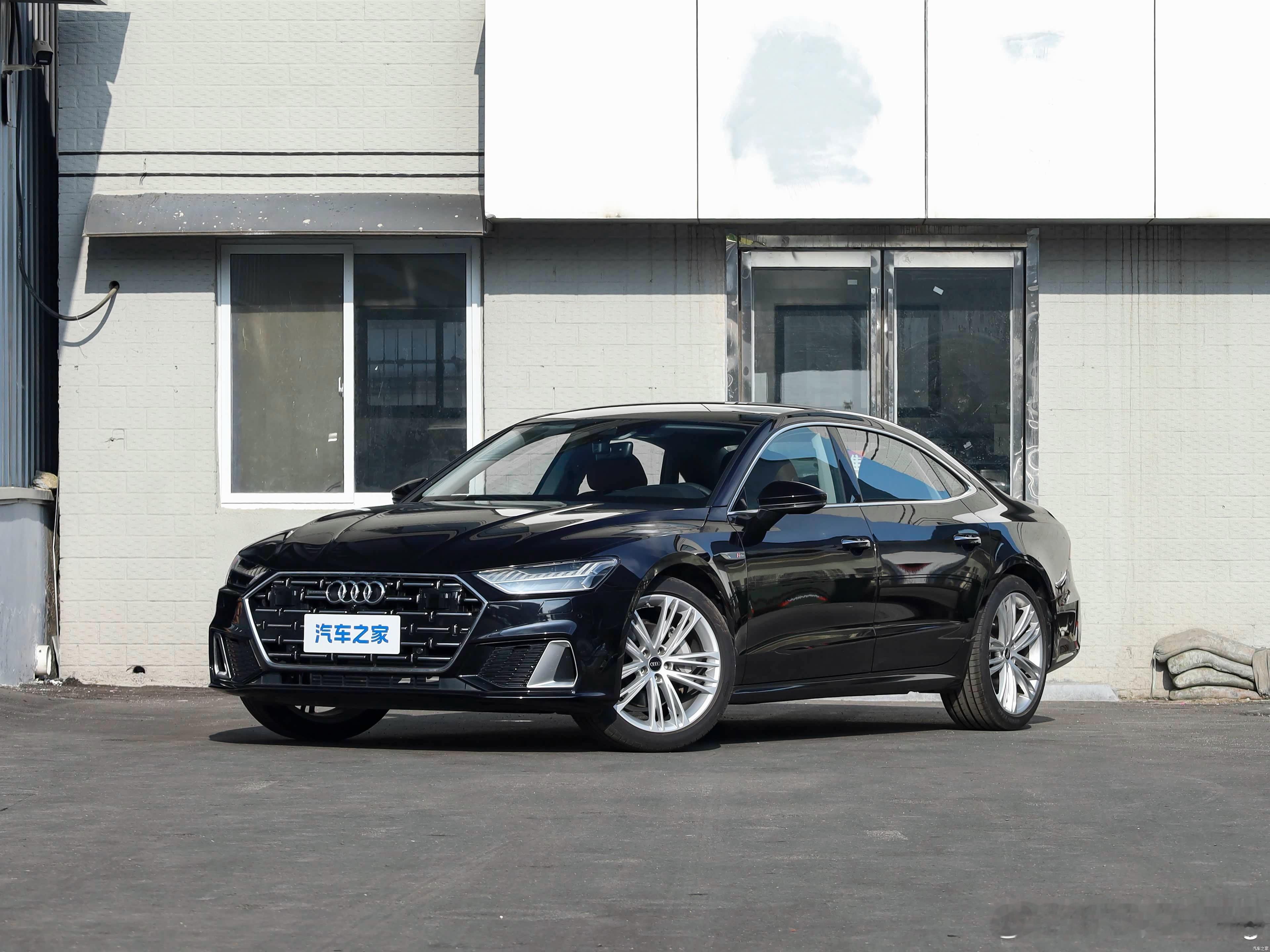 奥迪A7L 418700元 优惠完273,155元468700元 优惠完 296