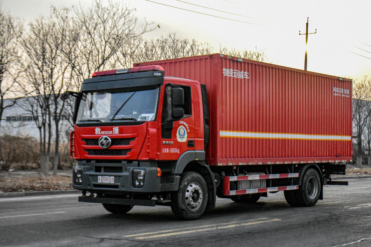 偶遇天津某站红岩物资运输车