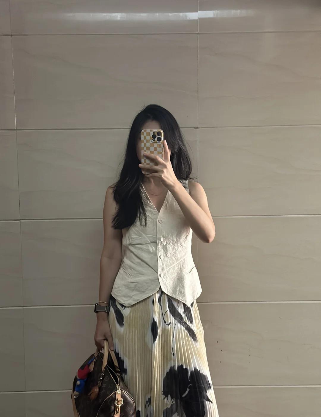 不为任何人的情绪买单
我会直怼
	
职场女性