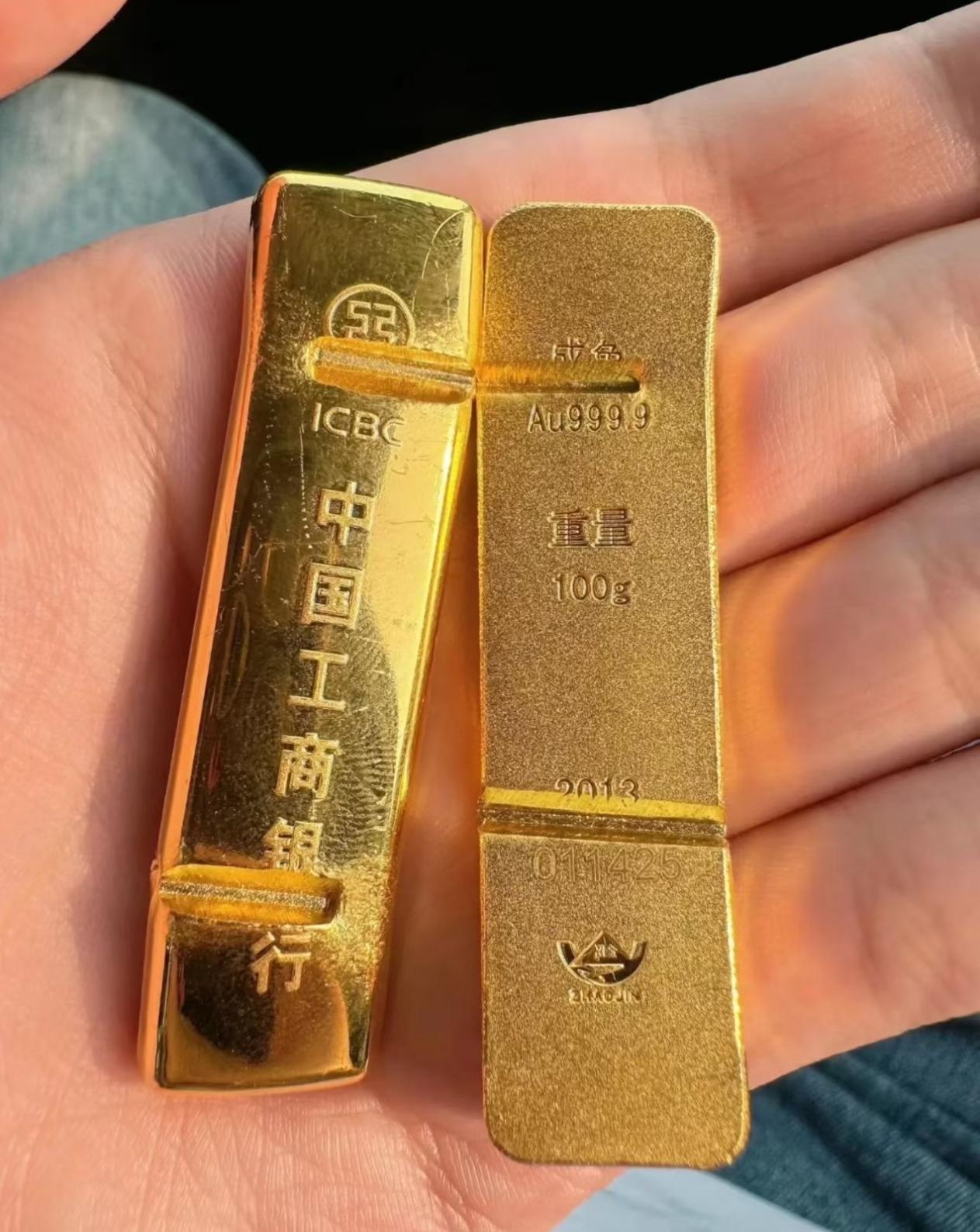 刚才扫了眼朋友圈，好几个倒腾黄金的老哥都在四处求购褪黑素。

明天那位懂王一回宫