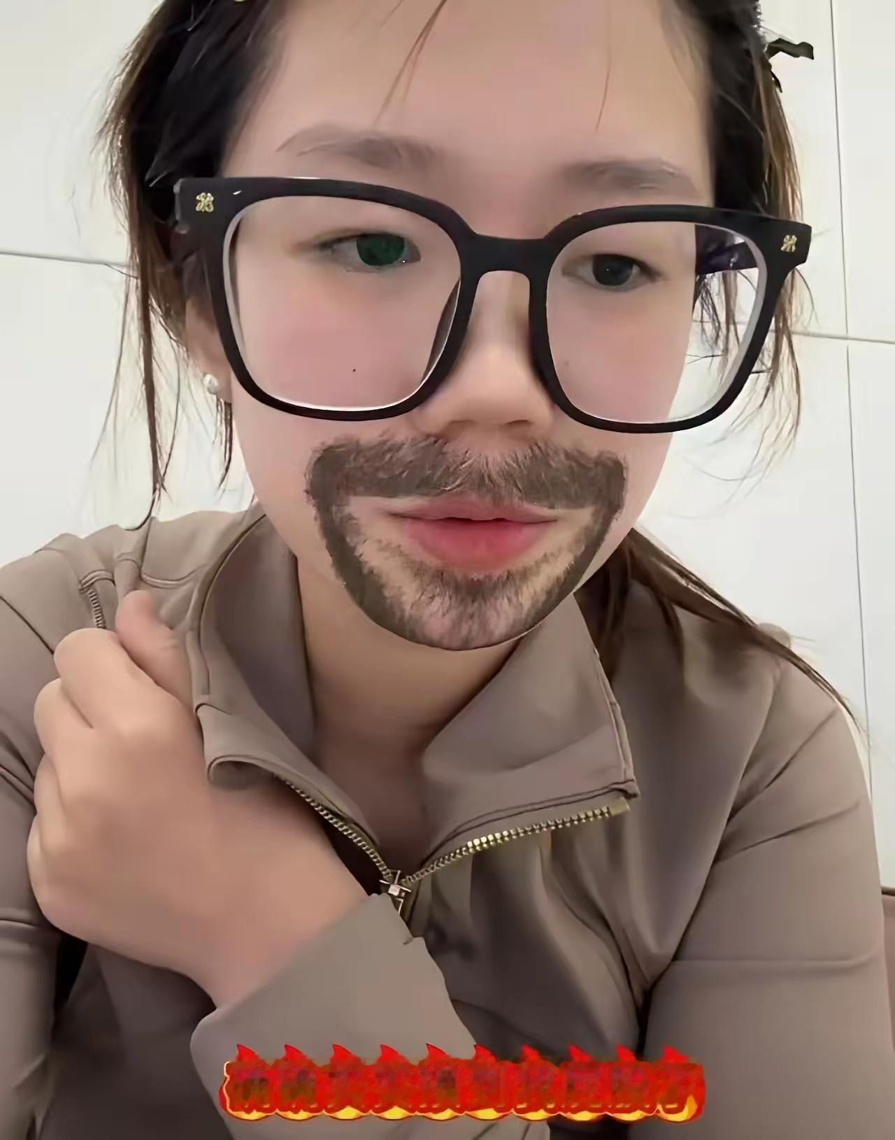 扒了一下长沙“摸臀事件”女主角的账号，我真的惊呆了——她总共就发了8个作品，有一