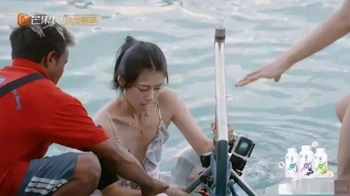 赵昭仪穿的泳衣其实挺露的，竟然也不会走光 ​​​