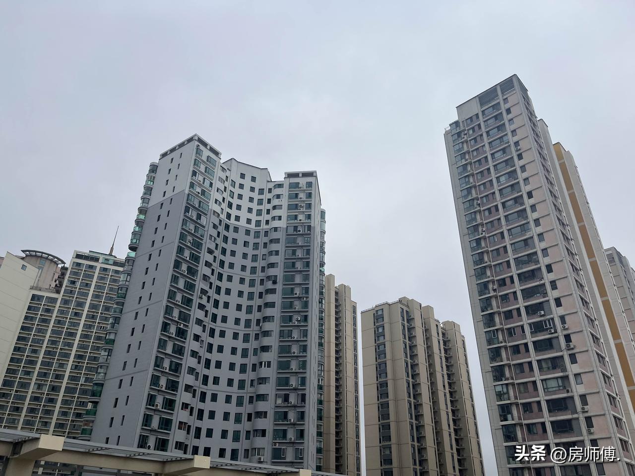 再过二十年，市区这些大高层，会不会彻底沦为鸡肋？

一层多户，小户型大户型杂居，