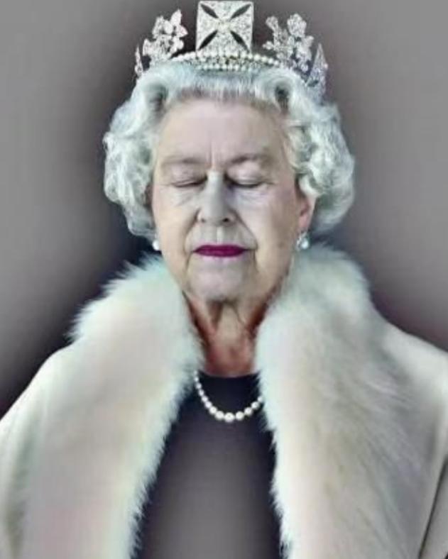 2022年，英国女王死后遗体既没火葬也没土葬，而是将遗体放在百斤重的铅制棺材中，