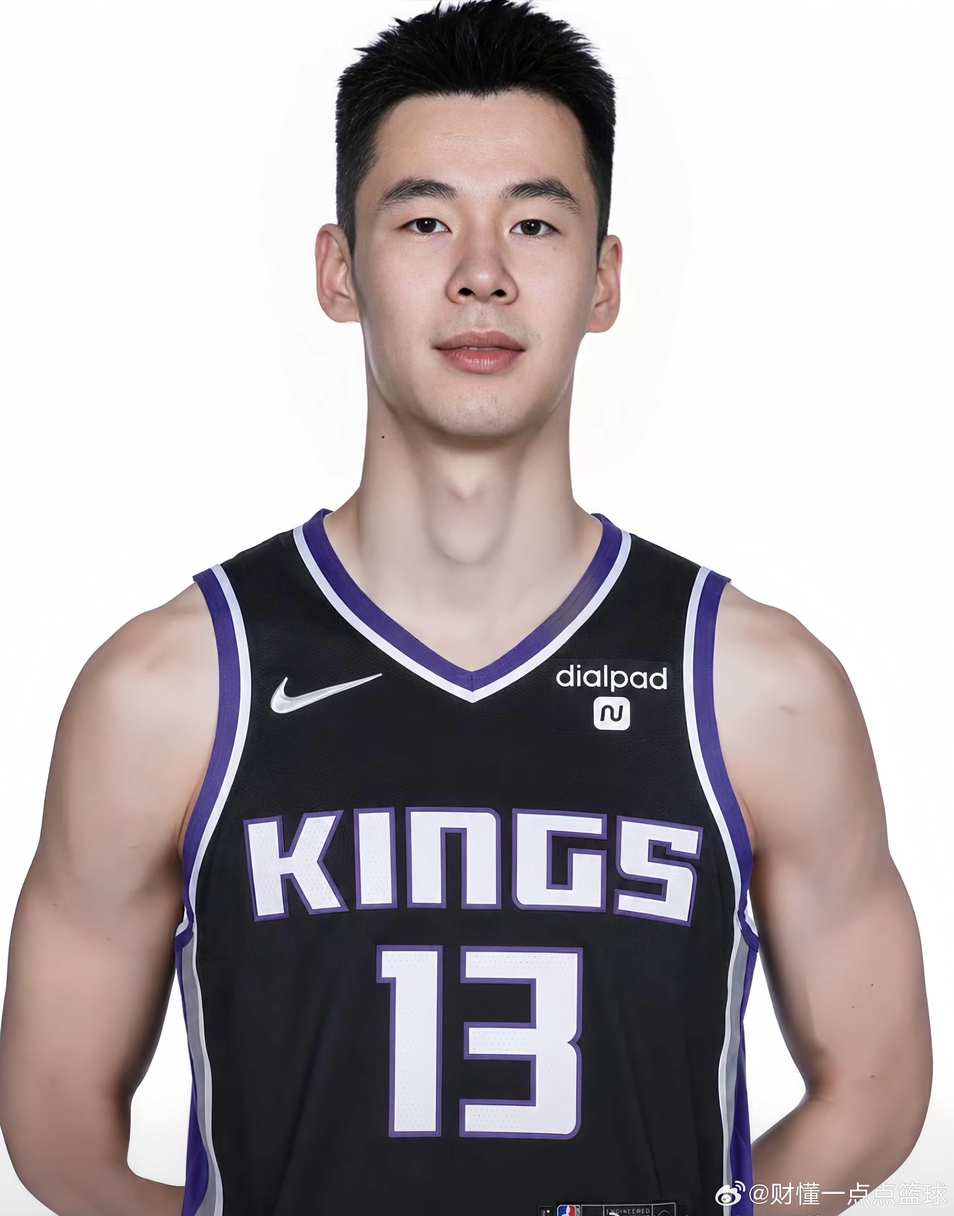 同曦男篮刚刚正式官宣，郭昊文将身披萨克拉门托国王队球衣，出征今年NBA夏季联赛。