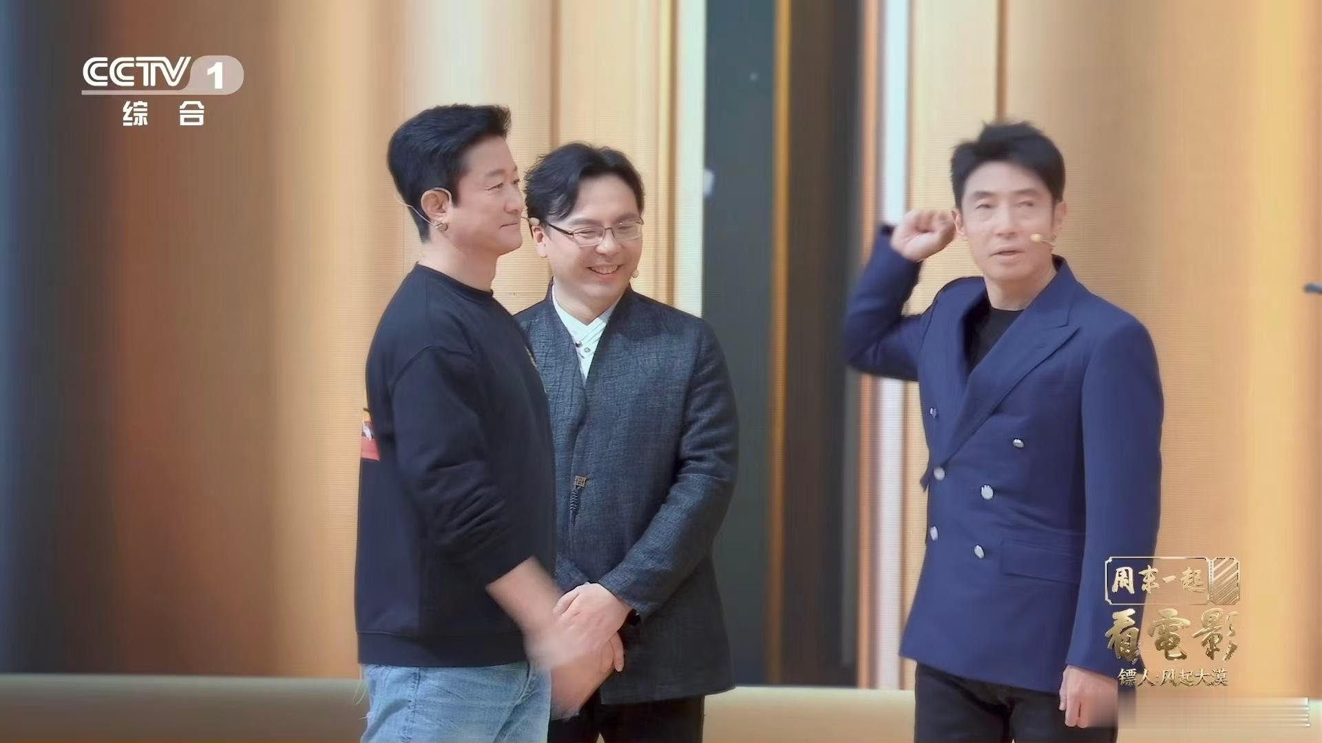 撒贝宁吴京猜拳神同步 猜拳能同步到这种程度太少见了，两人一轮接一轮一模一样，就算