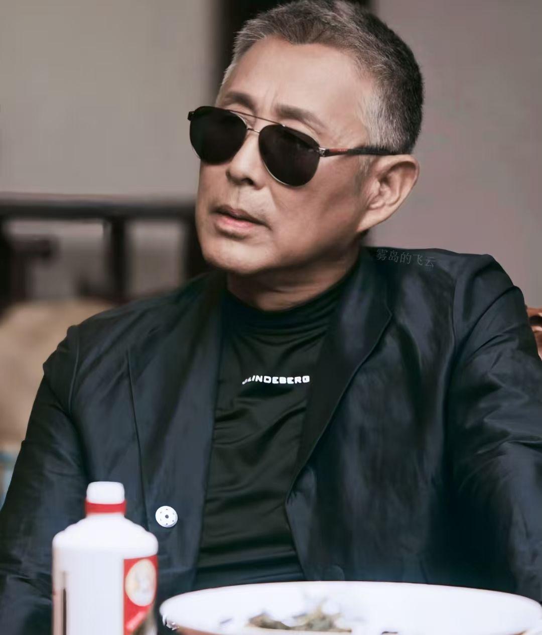 男人打断骨头，也别做这六件事：

一、嫖娼。

拿全家安稳，换一时糊涂。
值吗？