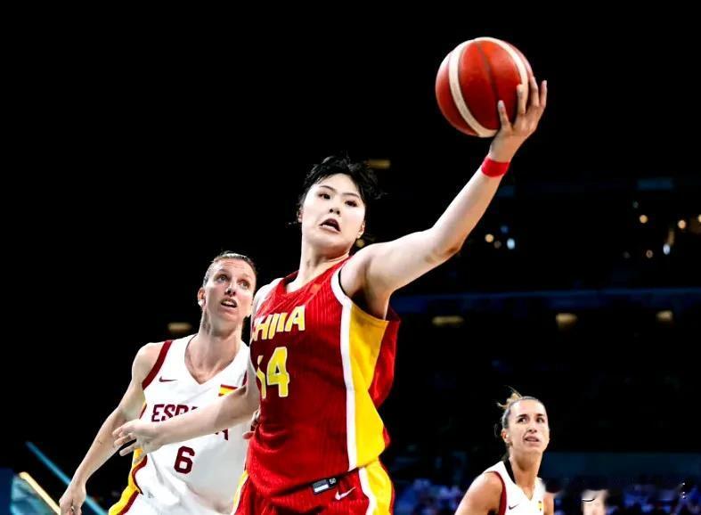 FIBA：李月汝是奥运女篮历史第三位砍下30+15篮板的球员，上一位是1996年