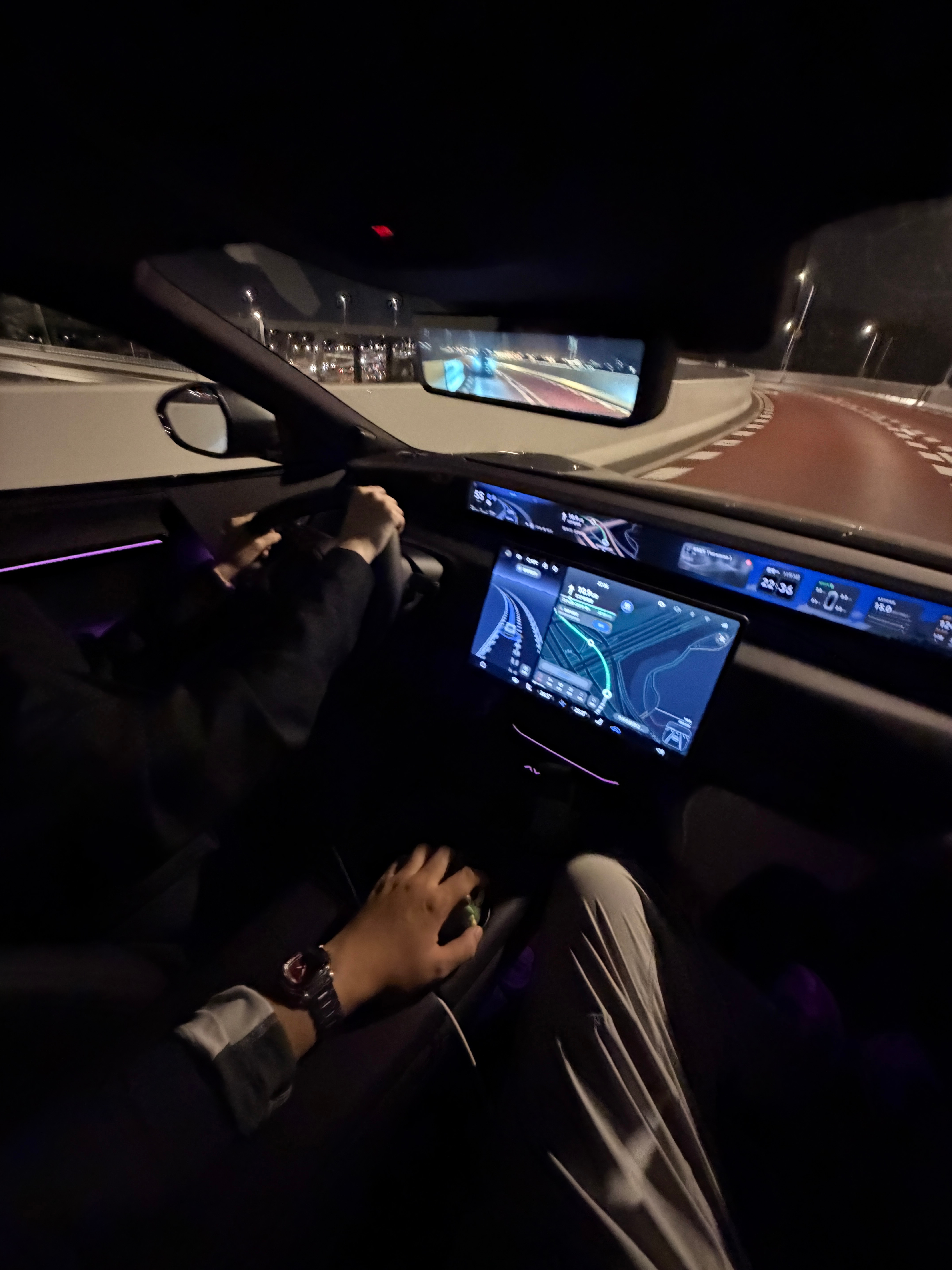 女朋友用小塔的ADS 4是真上头了，从机场出来到现在，不管多惊险都可以忍住不接管