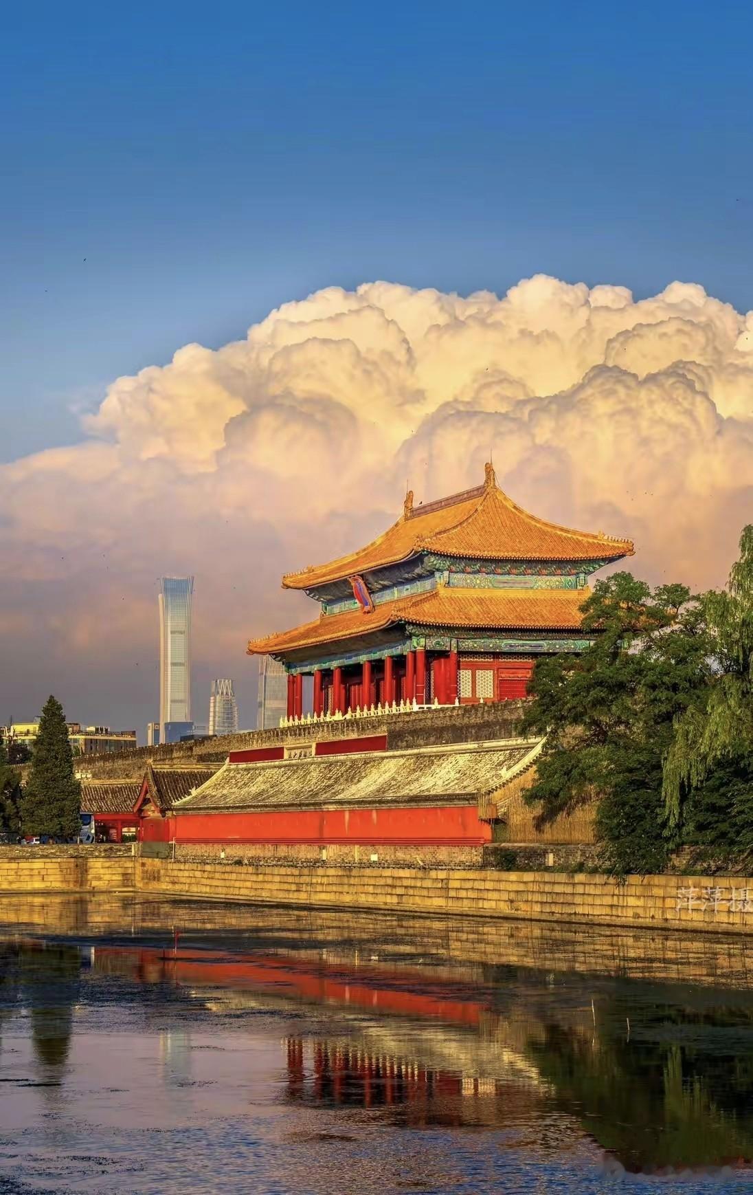 上联：一身正气行天下，
下联：两袖清风坐江山。
横批：正大光明
