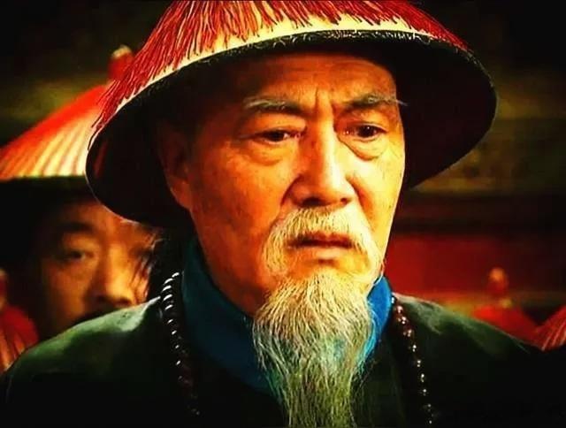 张廷玉，清朝历史上的重要人物，其一生波澜壮阔。年仅十岁时，张廷玉便被康熙召见，他