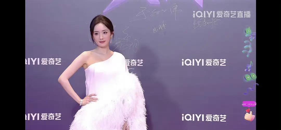 杨幂简简单单的妆容就封神了 ​​​