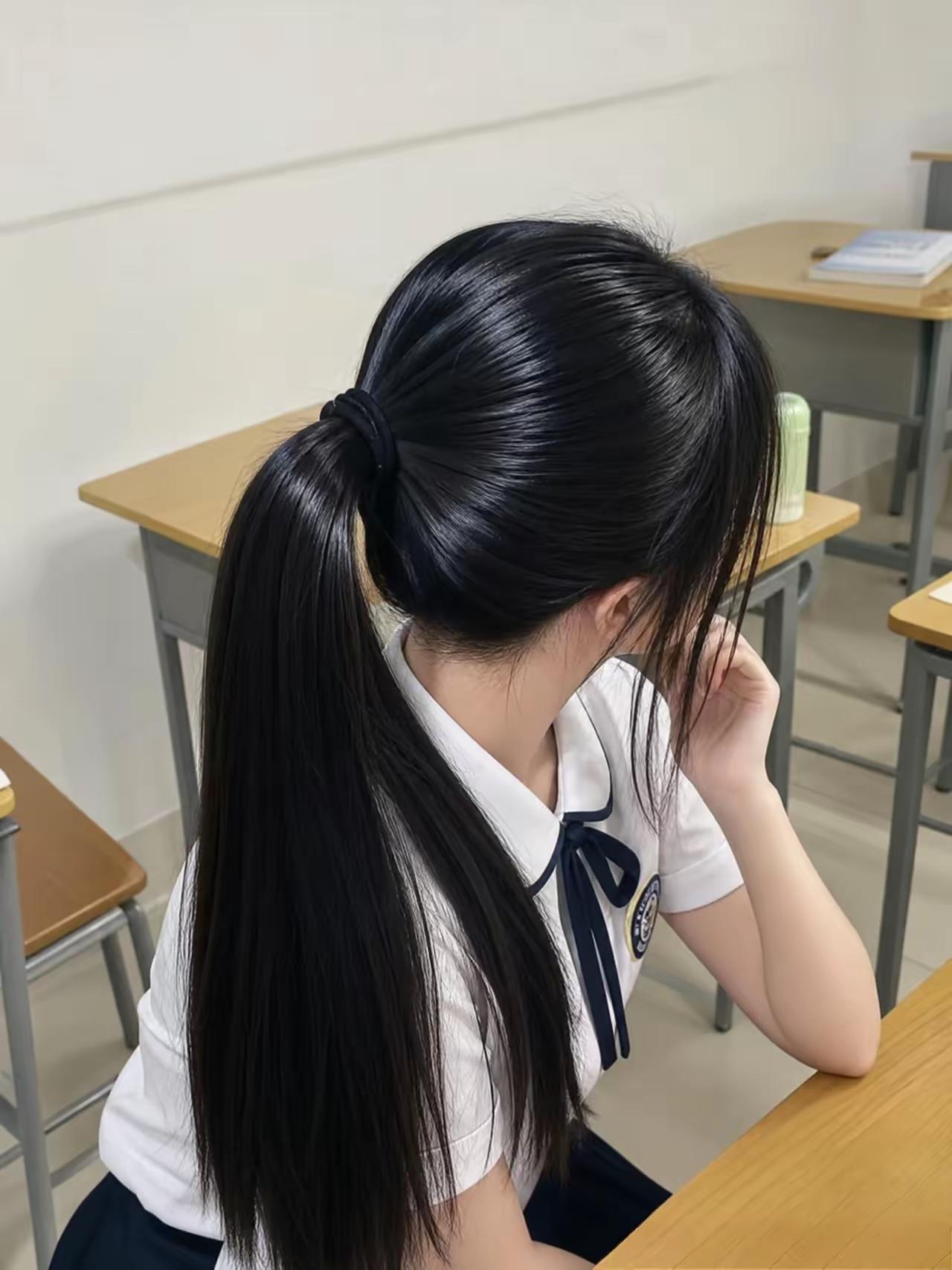 高马尾女高中生[比心]