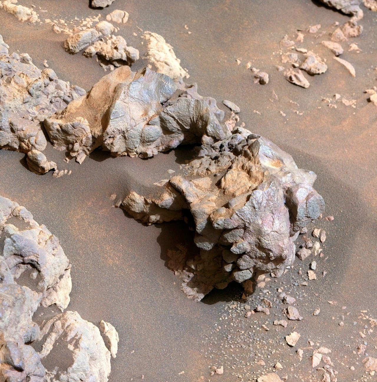 没什么特别的，只是一张来自另一个星球的岩石照片，距离我们2.27亿公里。 