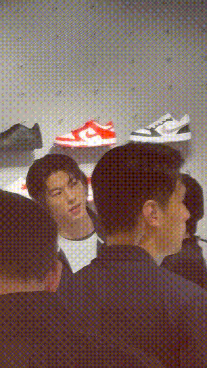 许光汉，你的舌头也太长了吧👅 我可以 