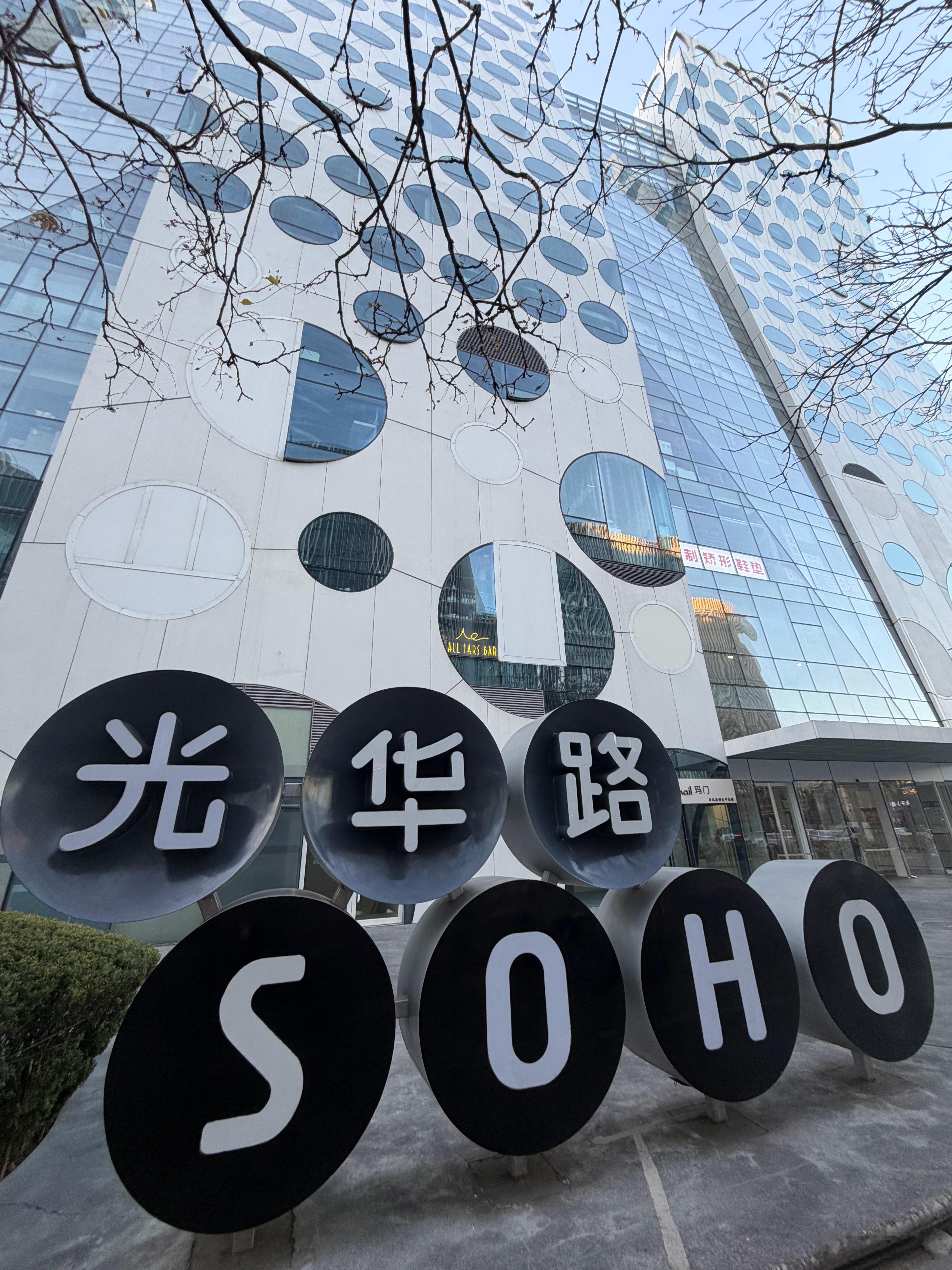 刚才出来想不穿这个外套其实也就是想了一下外面真冷嗯北京的冬天真的来了广州现在是春