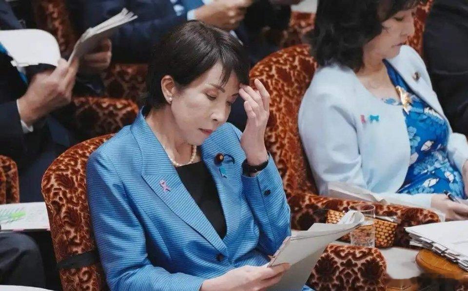 高市早苗狂抱川普大腿，現在給日本抱出災難了。依日本《讀賣新聞》披露的內幕消息，美