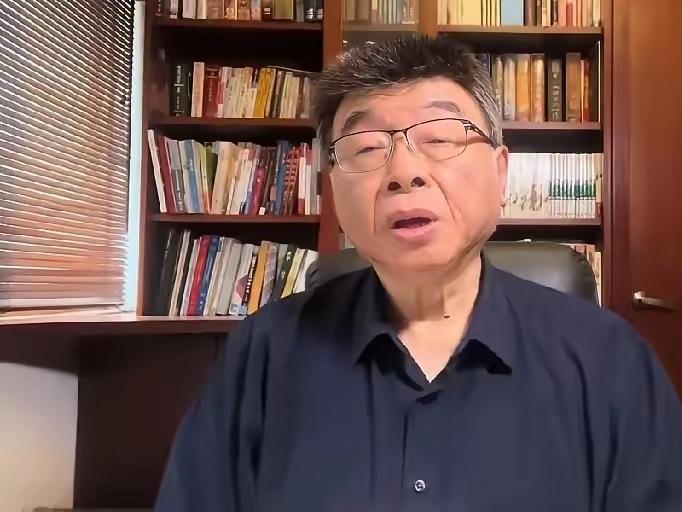 邱毅难得直言认错，坦言自己从前看错了郑丽文。

邱毅以前挺看好郑丽文。他觉得这人