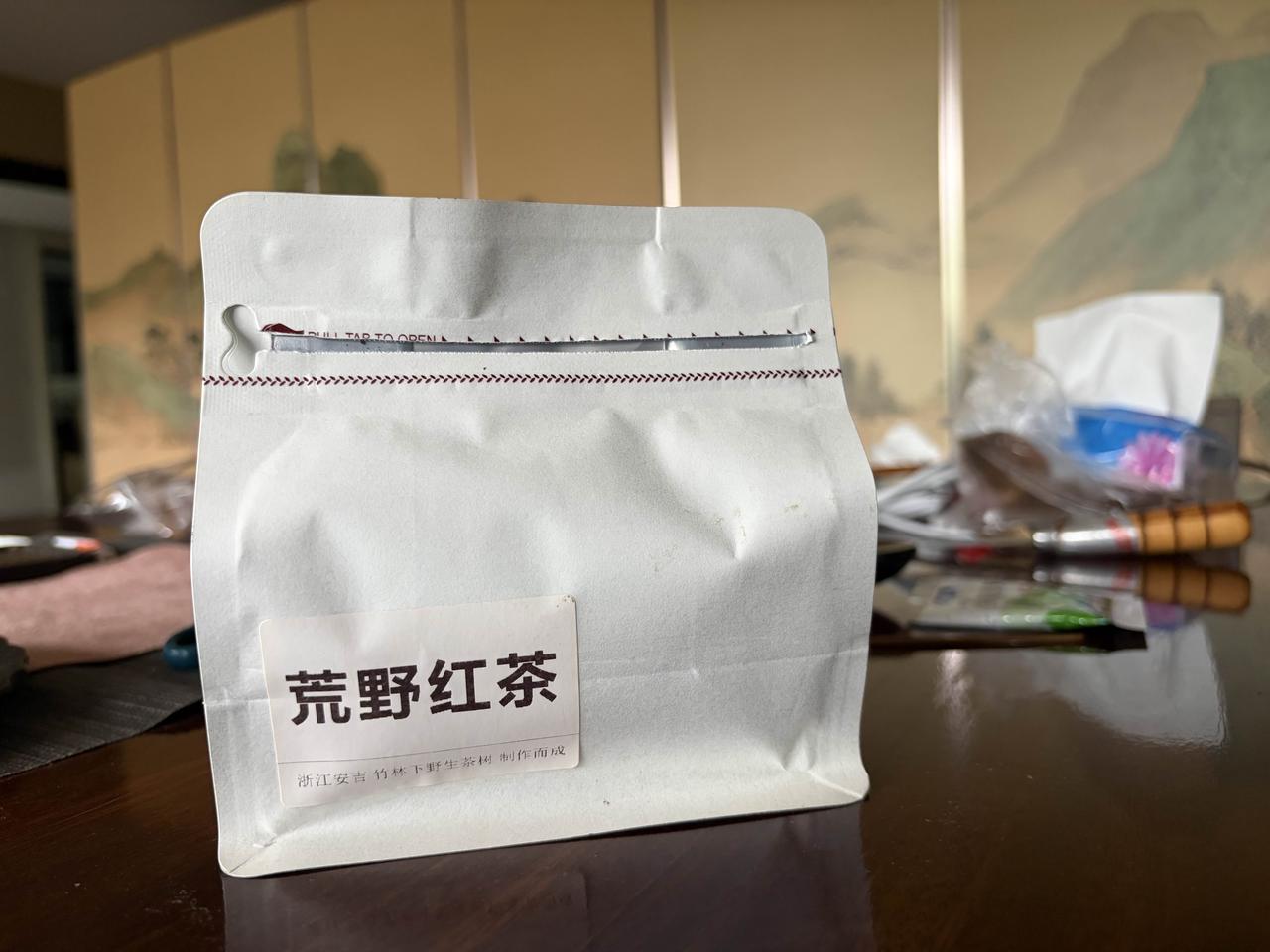 开袋有惊喜[呲牙]23年的红茶，24年窨了栀子花，当时栀子花香有点冲，放了2年了