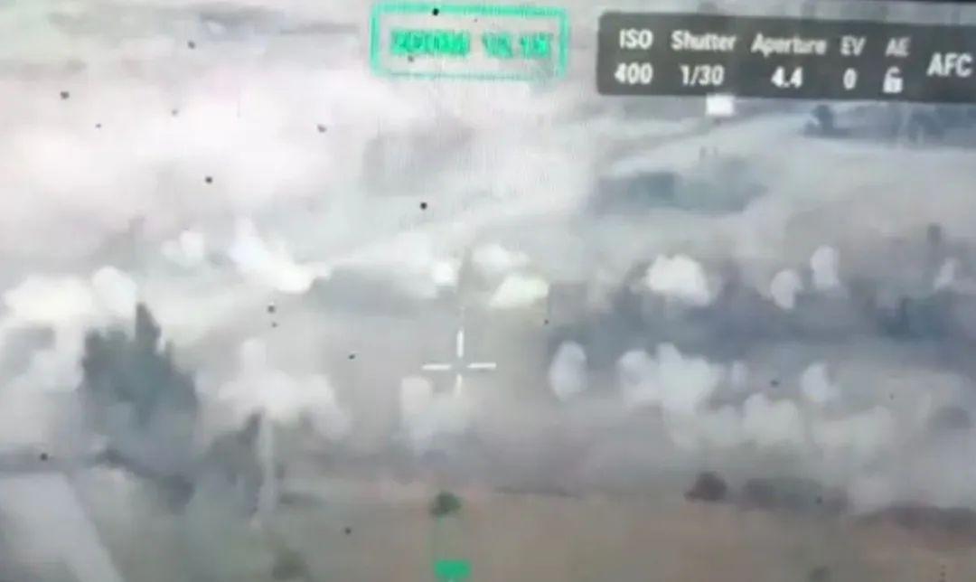 在得不到增援的情况下，俄军在乌罗扎因放弃装备和车辆沿着唯一一条T0518公路徒步