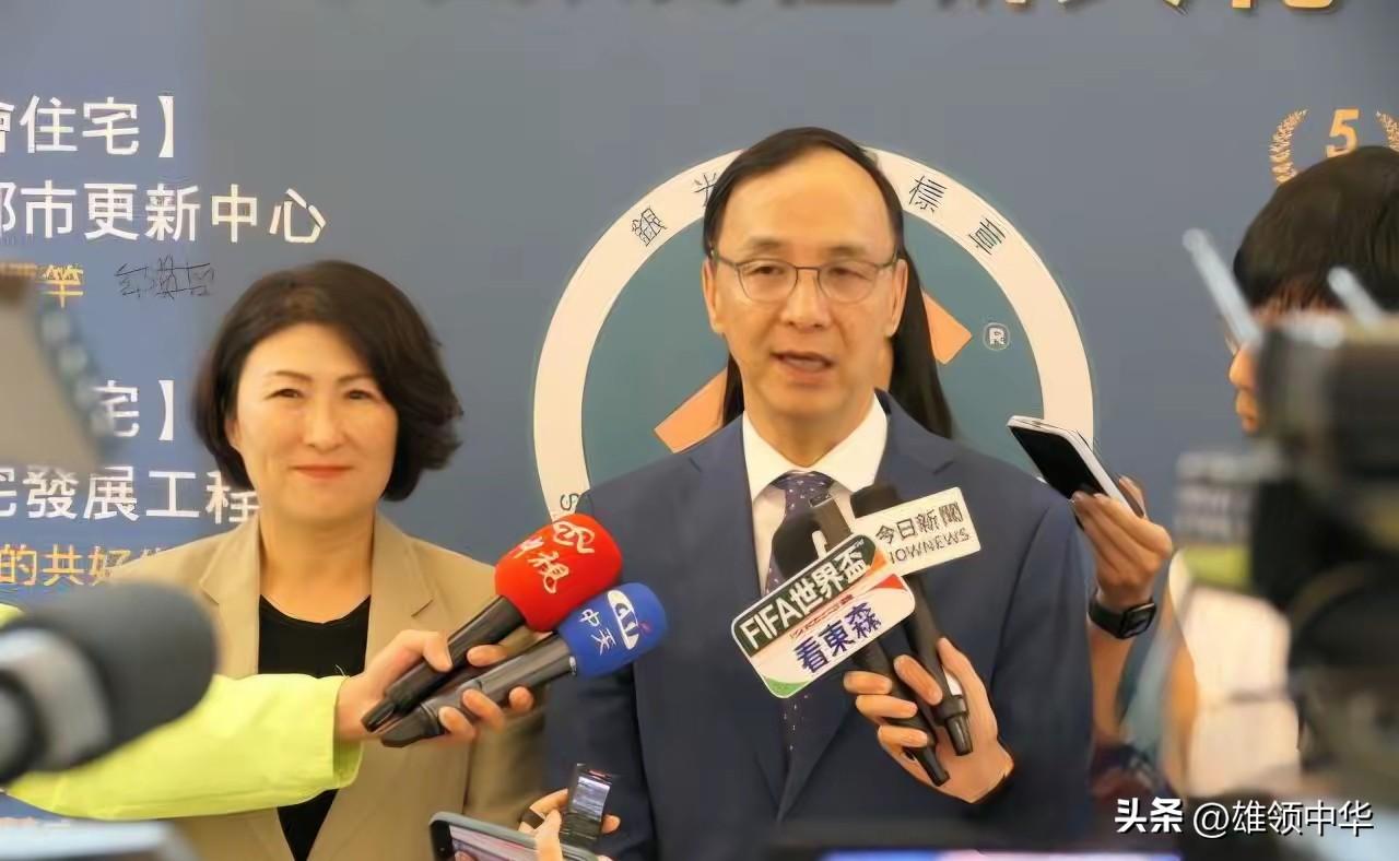 伺机复出，朱立伦离近在咫尺的“大位”而不可得是心有不甘的，这次见好就收的退出主席