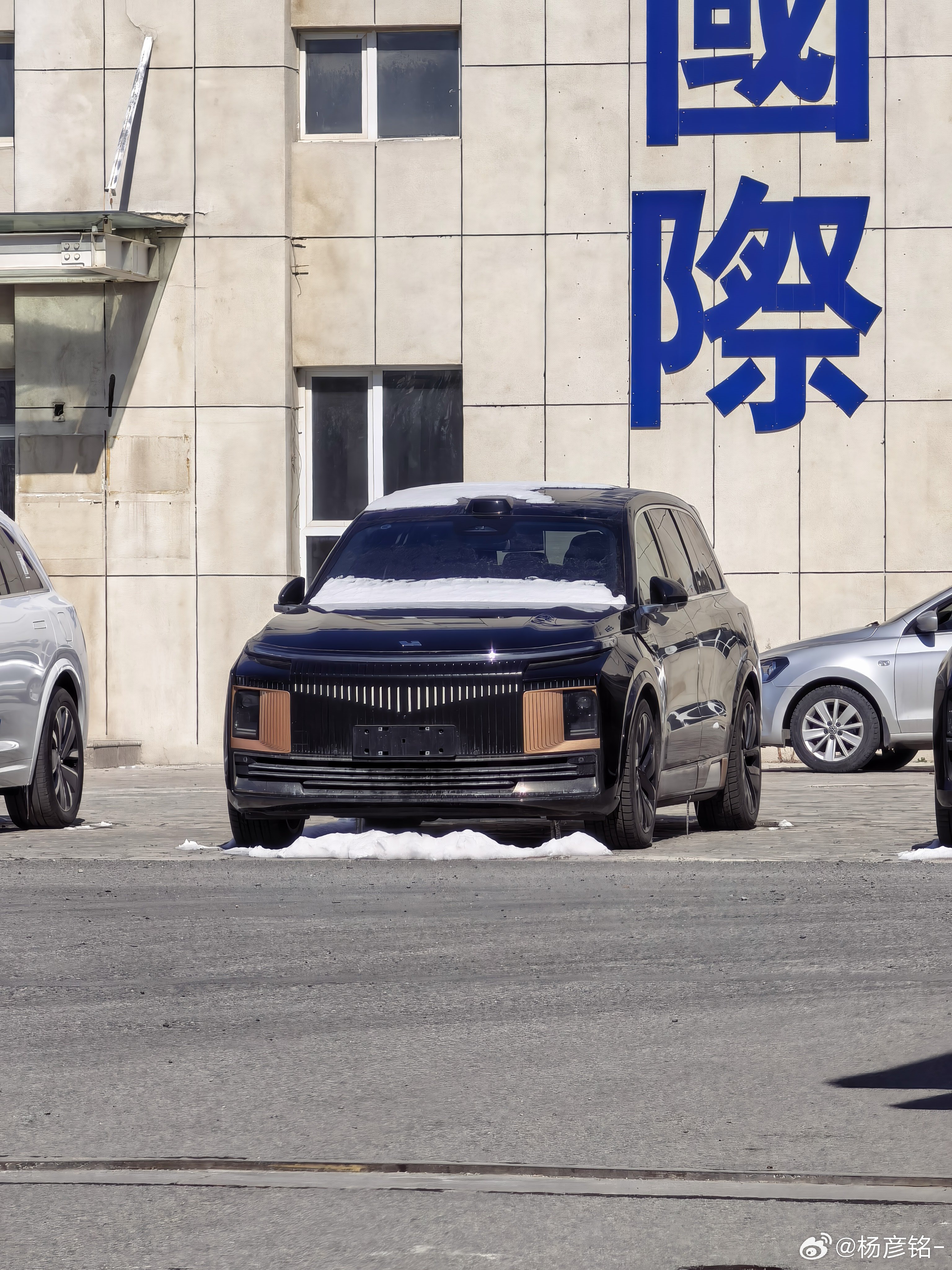 仔细一看是台理想 伊犁