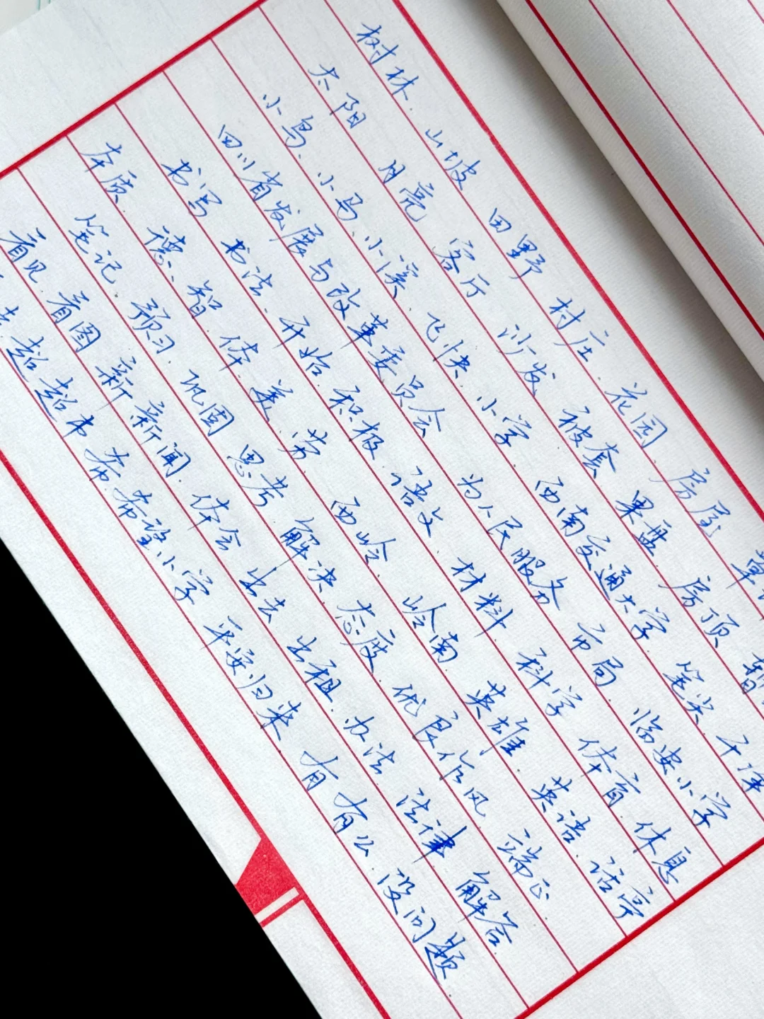 和朋友闲聊的时候，拿起钢笔写写，想到什么