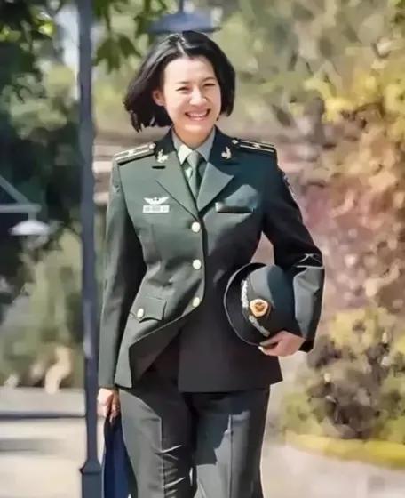 她长像一般，演技一流，人品好，低调不张扬，女演员中我最喜欢她。特别是演《父母爱情
