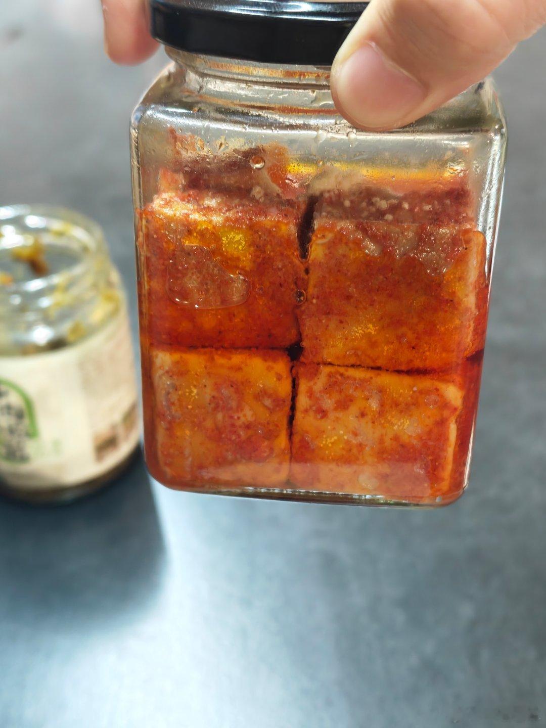 这玩意儿你们爱吃吗？是不是全国都有 这个是我姐姐自己做的 配合面条或者馒头就特别