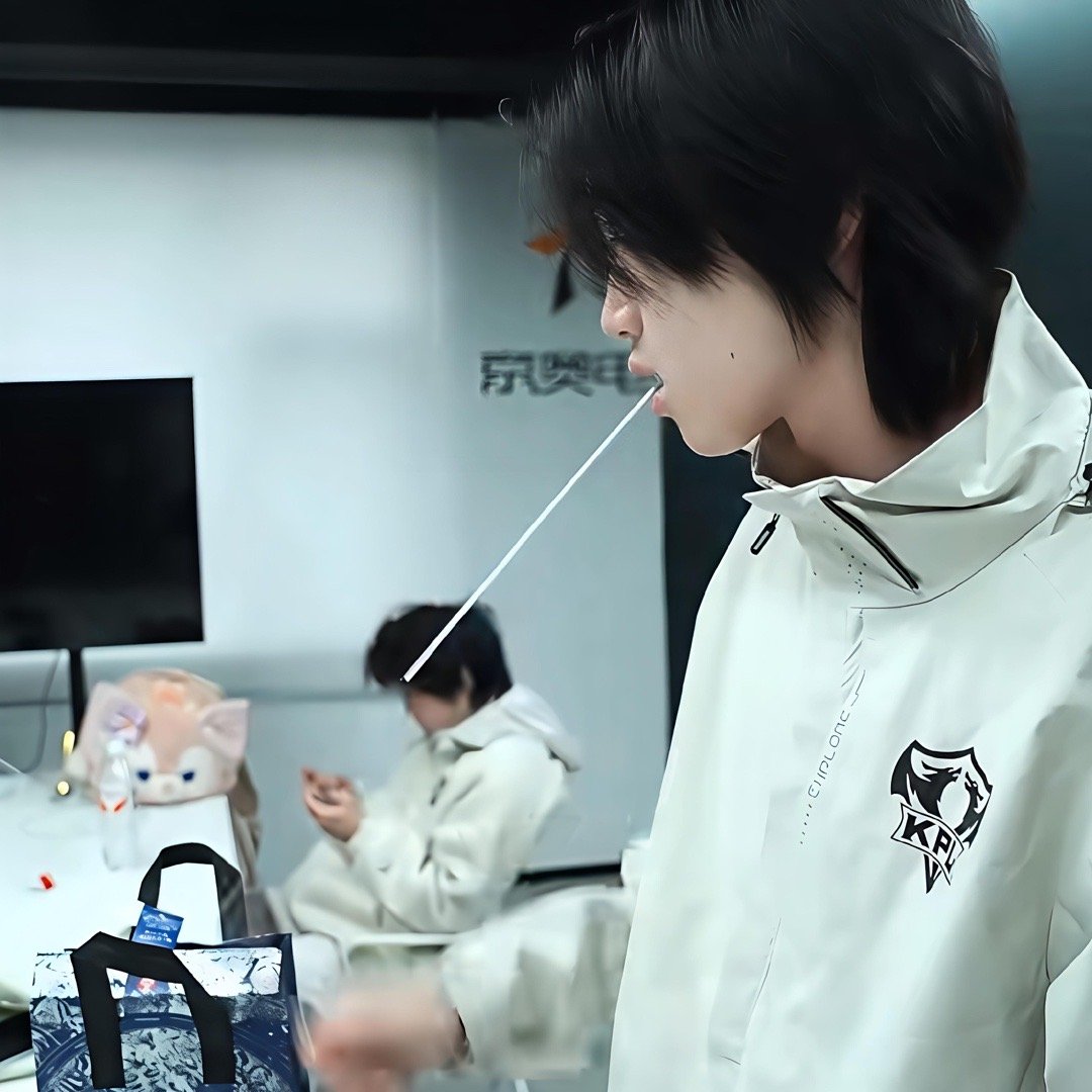 无言ZHY  1.3贴贴 都会回的 