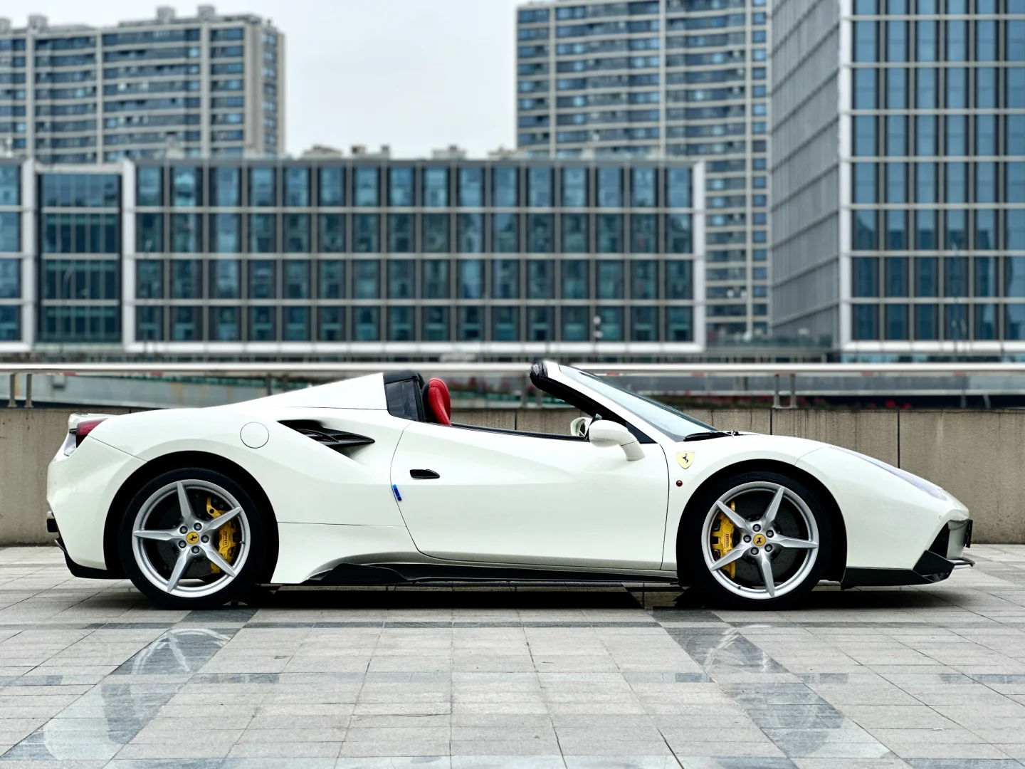 5折急出法拉利18年488Spyder 原版原漆