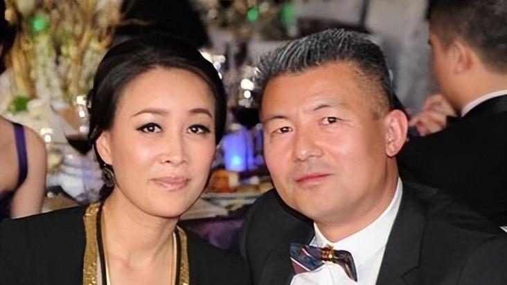 那英，终于藏不住了

那英和高峰分手后，在2006年，与孟桐相恋。

两人结婚后
