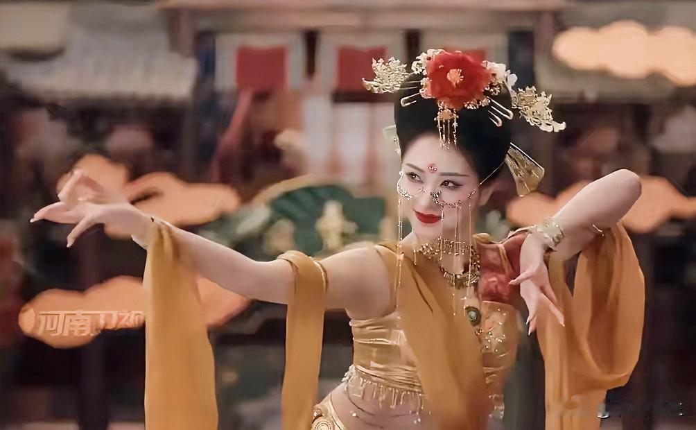 看了河南春晚的杨贵妃，才知道为什么唐玄宗独宠杨贵妃了。

看了山东春晚的李云霄，