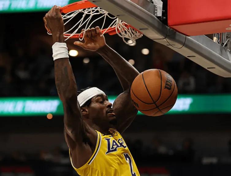 范德比尔特出战29分钟，投篮4中3得到7分8篮板4助攻2抢断。人一直不练就废了，