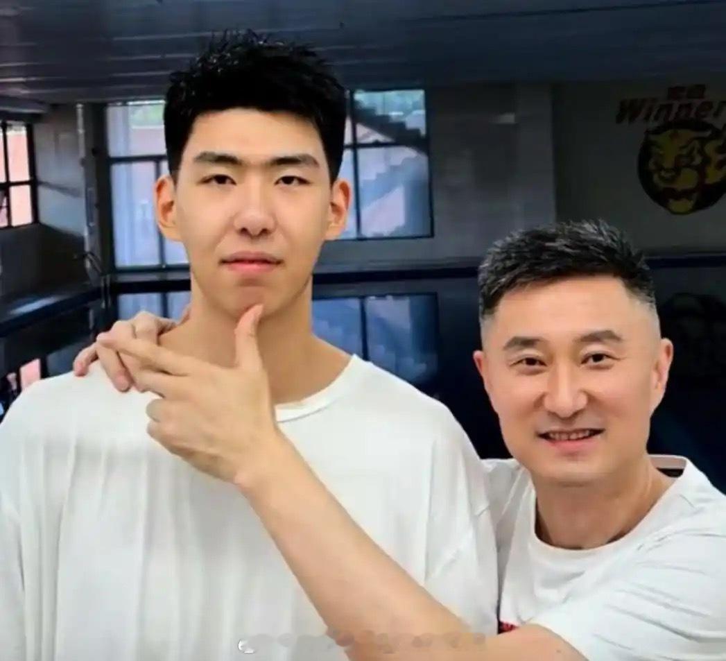 人生的大起大落太刺激了，据直播吧透露以后有5支NBA球队对徐昕产生了兴趣，有意在