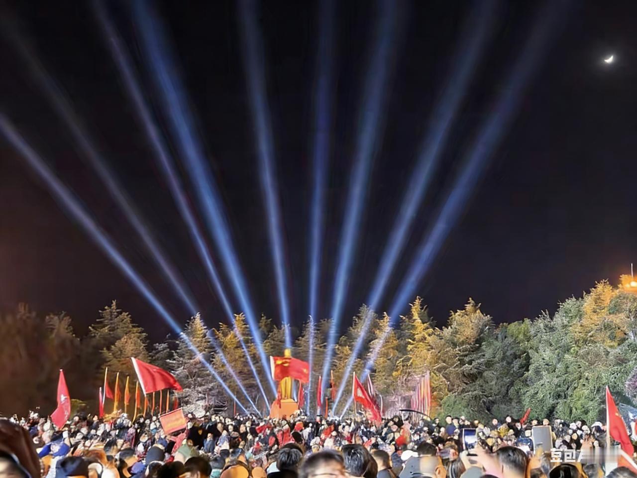 纵观古今，如果有谁的影响力可以堪称无与伦比，那一定是毛主席！又到12月26日，韶