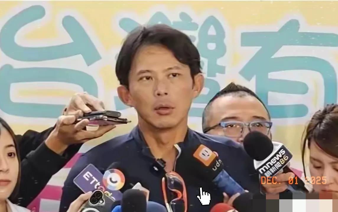 太尴尬了，黄国昌一趟日本之行，倒逼得民众党发言人李友宜，和创党党员朱蕙蓉在11月