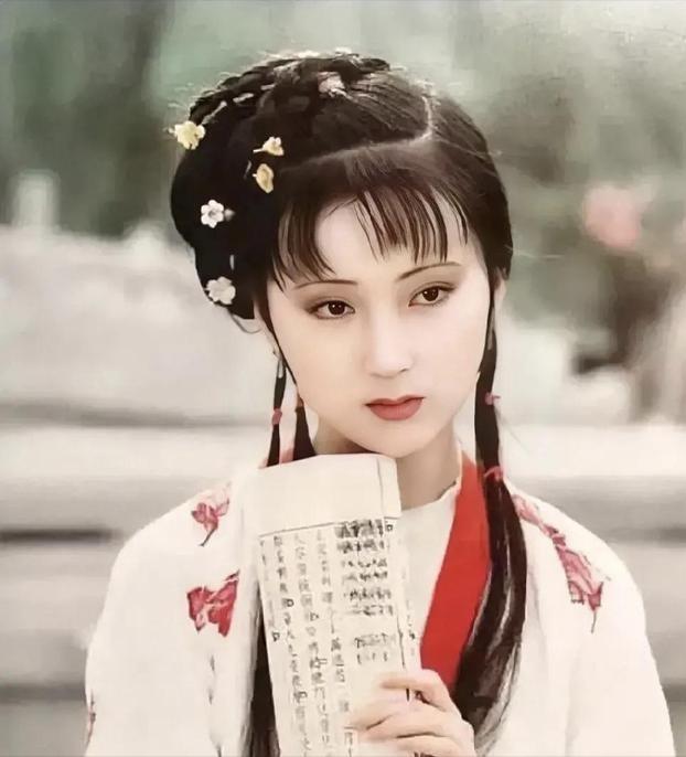 2007年，重病弥留之际的陈晓旭让人拨通了前夫毕彦君的电话。电话刚一接通，这位曾