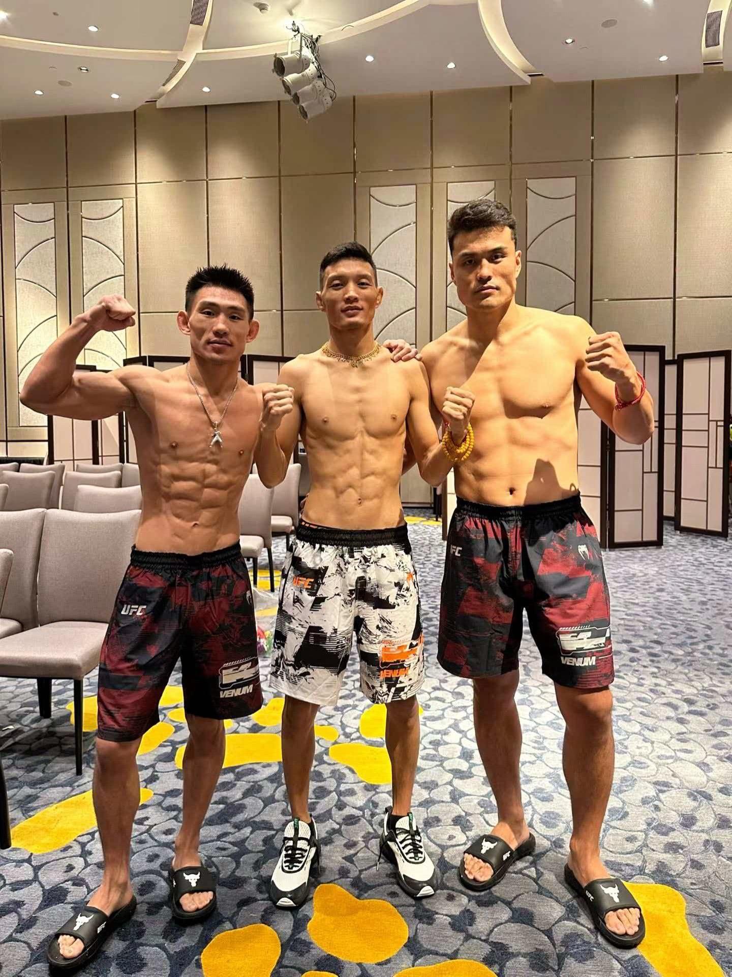 肌肉不会长在软蛋身上 训练了兄弟 ufc
