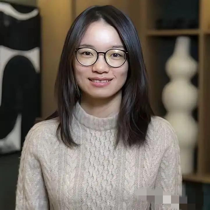 刚刚看完菲尔茨奖的直播，非常好看！大会宣布得奖的顺序是邓煜，John Pardo