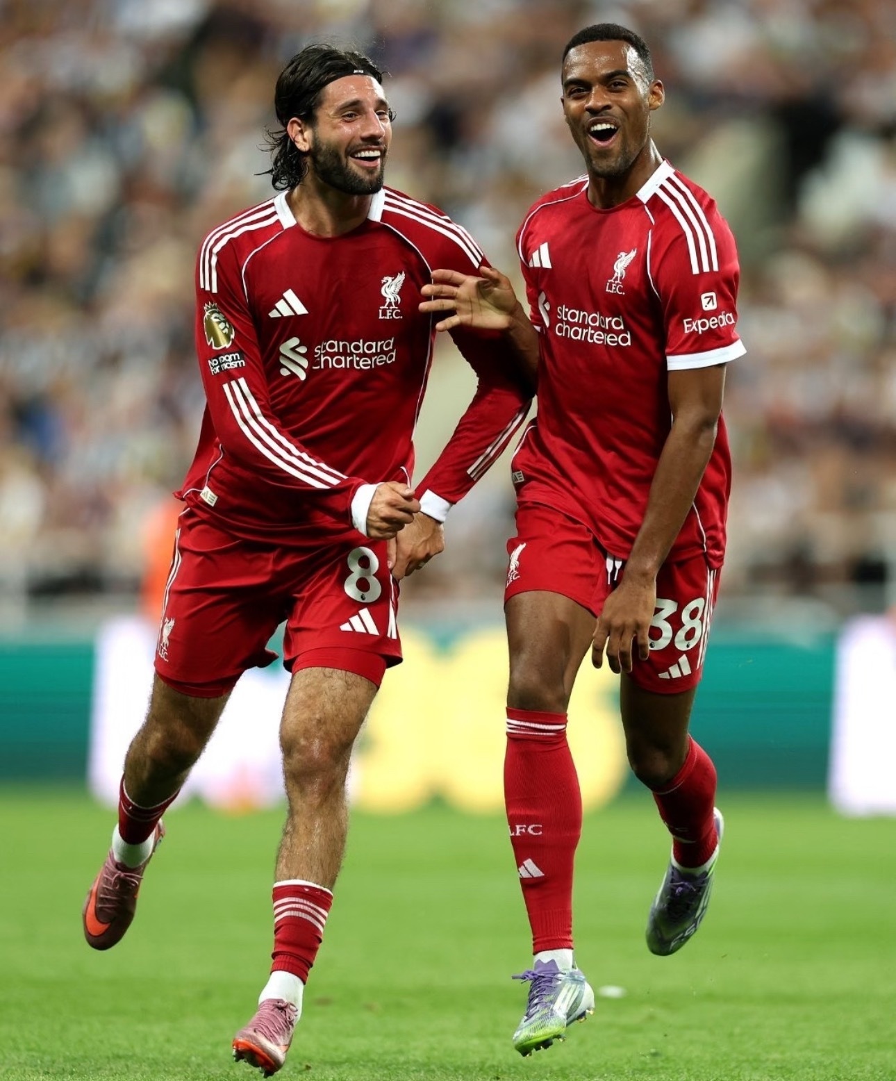 官方：利物浦与23岁赫拉芬贝赫完成续约 双方签约6年至2032年北京时间3月7日