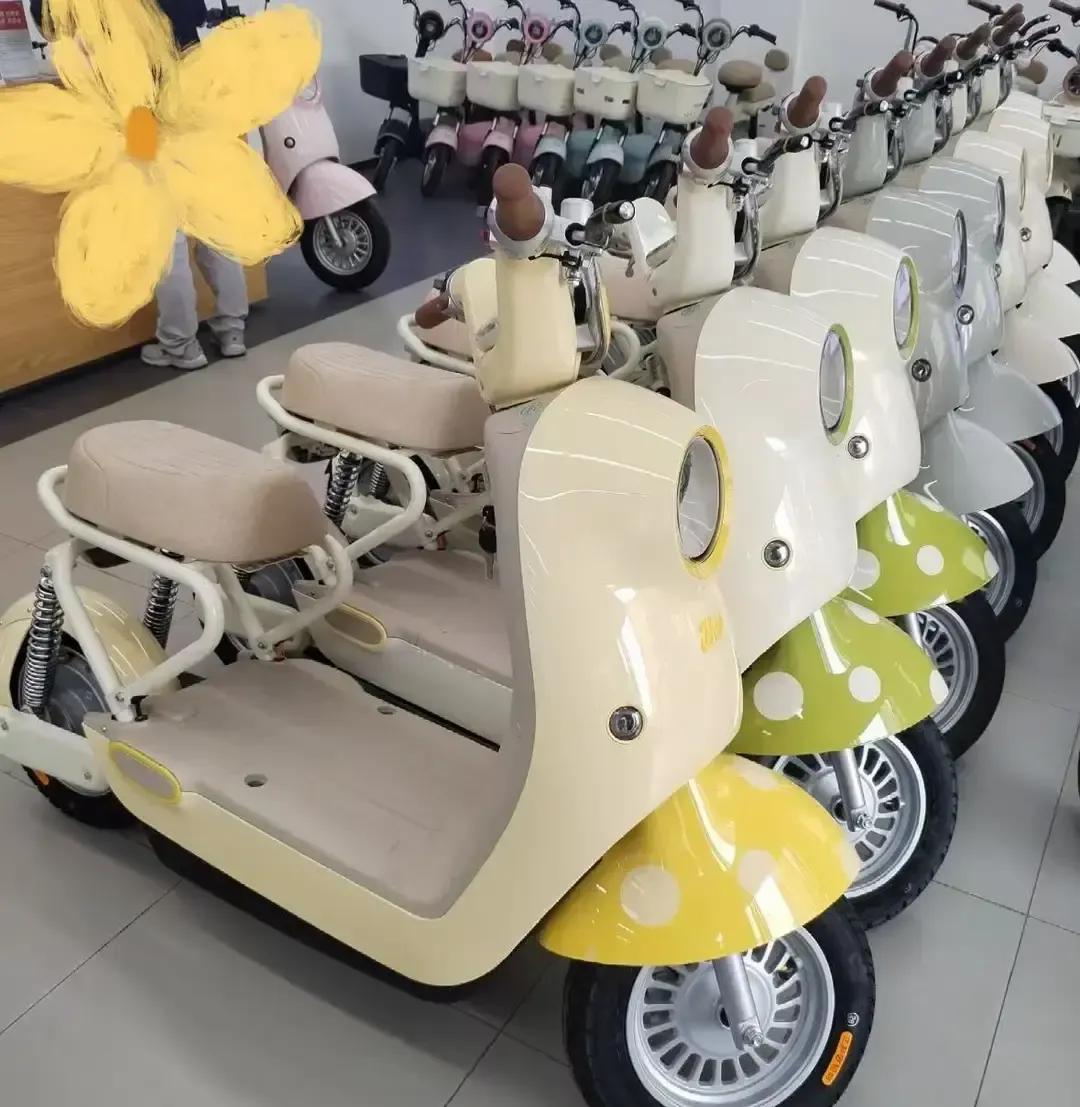 新国标电动车限速25码，我上周试骑同事的新车，油门拧到底被共享单车反超。
老板报