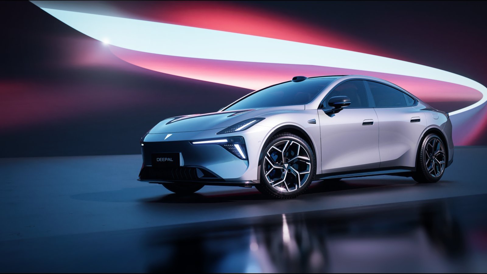 深蓝L06正式上市，存车共推出4款配置车型，官方指导售价区间为13.49万-15