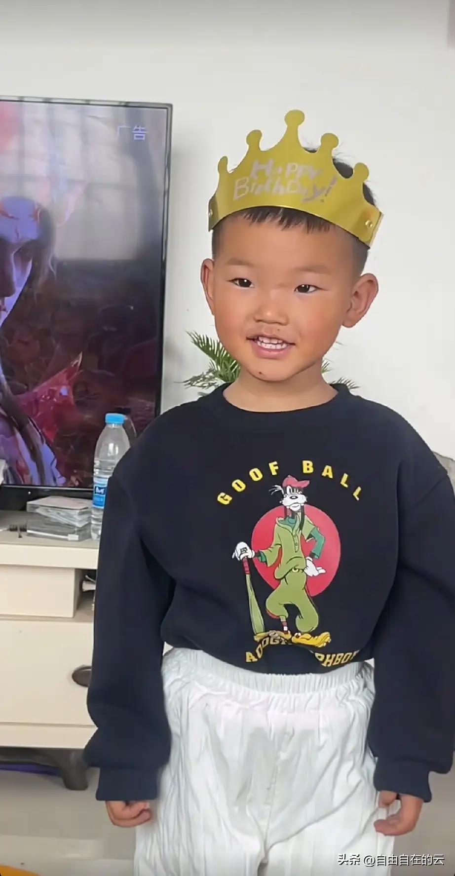 这么可爱的3岁男孩丢了，让谁也接受不了，还是在奶奶转身晾衣服的空隙丢的，更是让奶