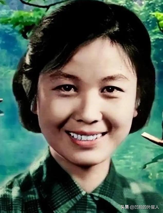 1968年，严凤英趁着丈夫熟睡，来到床头柜前，将事先准备好的100片安眠药吞下，