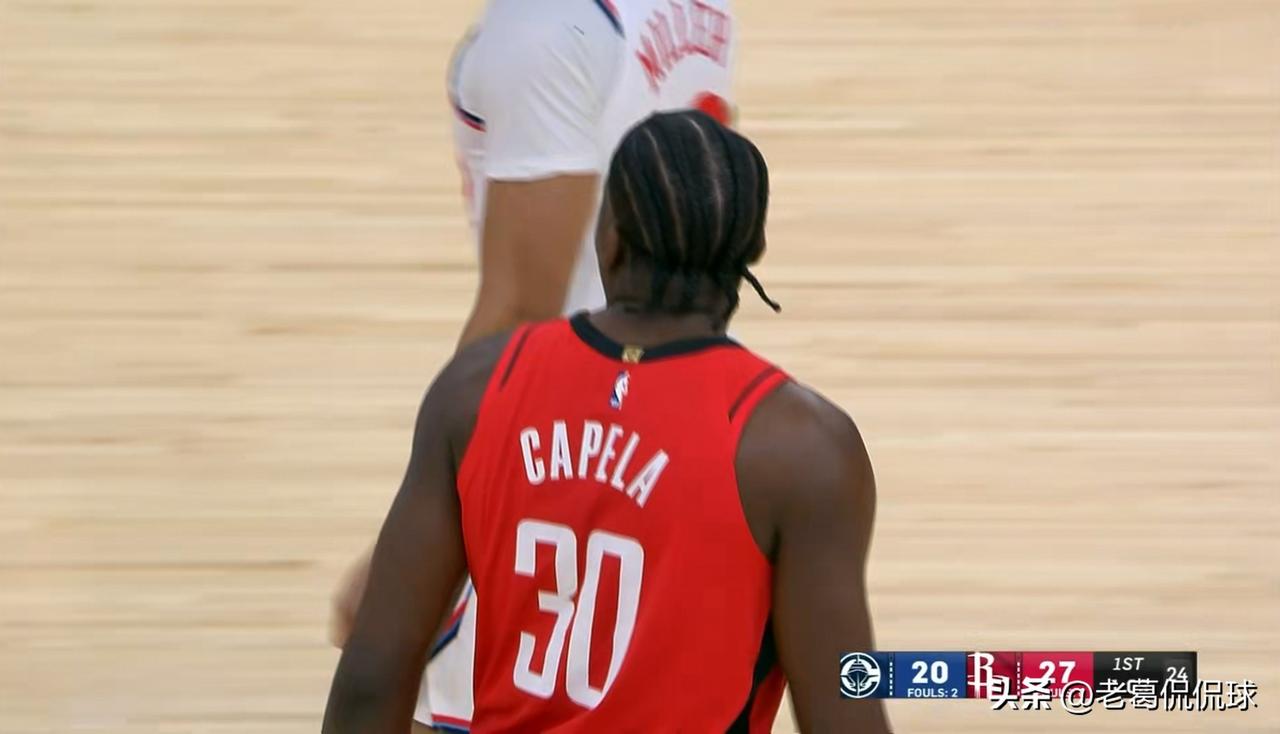 火箭中锋卡佩拉真是让人交口称赞！在今天进行的火箭和快船的焦点战中，目前两队的上半