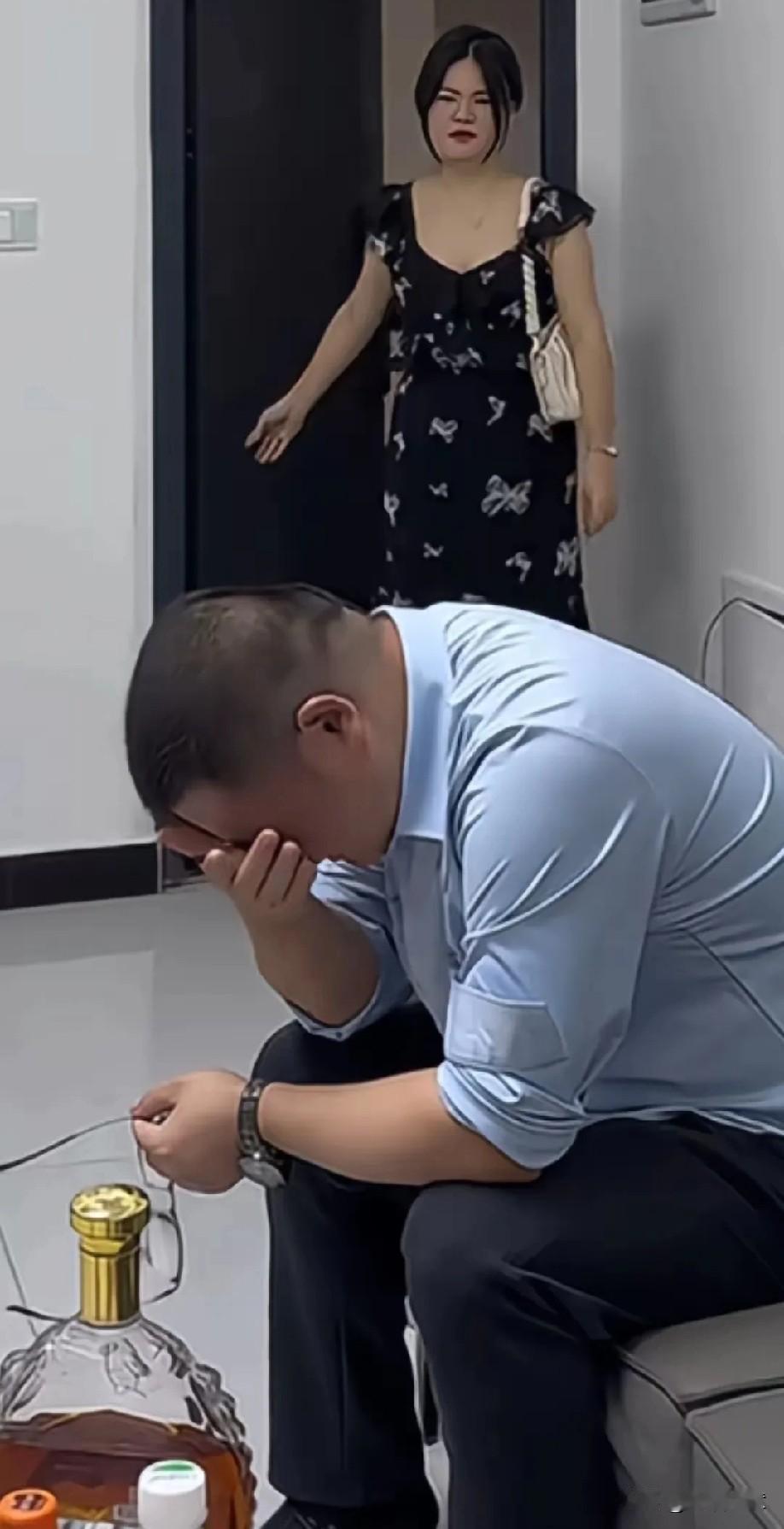 碎裂的家，能否拼凑回zui初的模样
她要去民政局了，为了离婚的事，其实早有预兆，